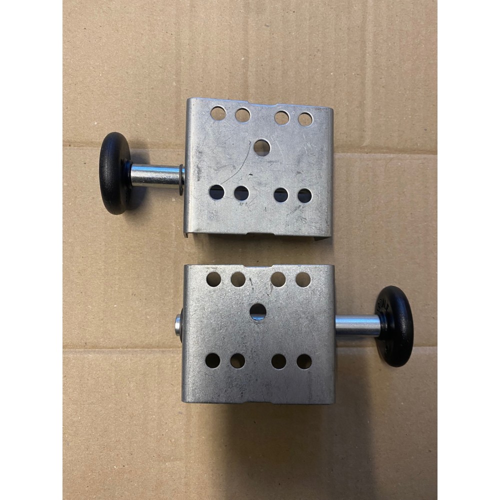 Novoferm Pair of Roller Spindle Brackets